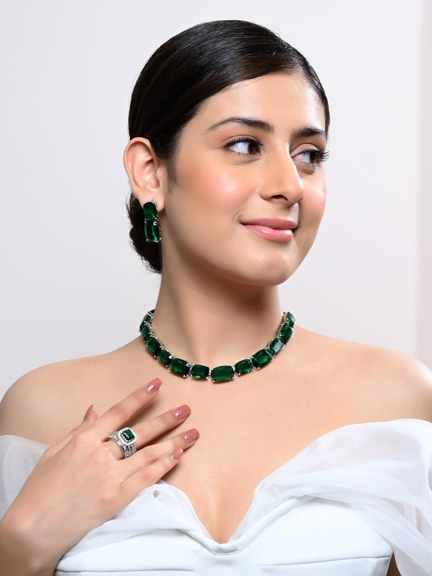 Isha in Cristine Look