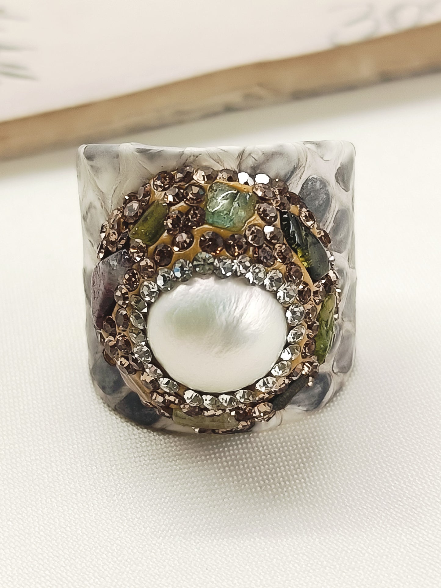 Veena White Western Bracelet With Finger Ring