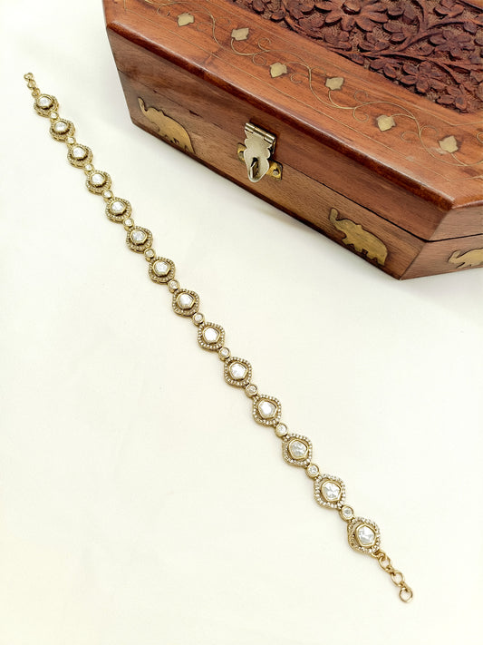 Avya White Sheeshpatti