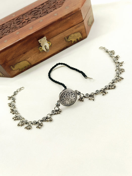 Jeevika Plain Oxidized Silver Mathapatti