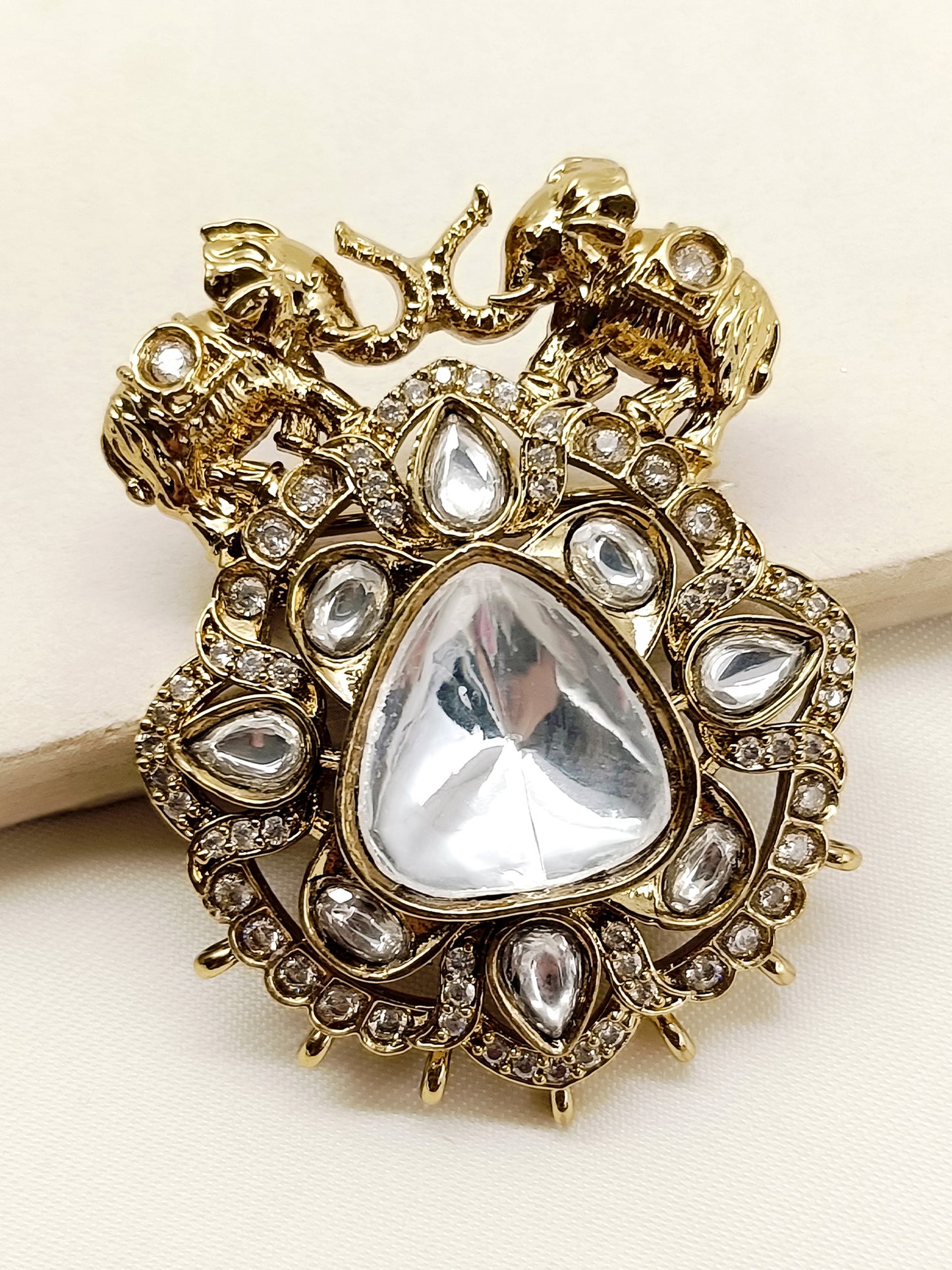 Jayvesh White Men's Brooch