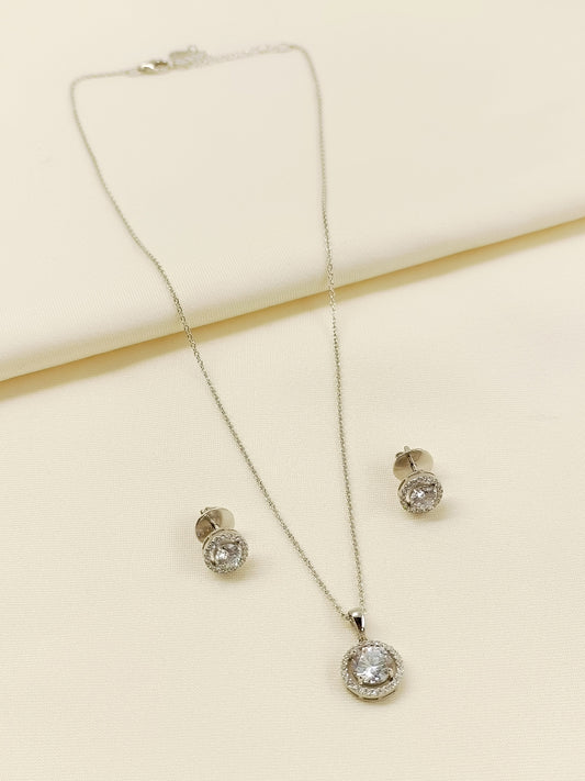 Gleaming 92.5 Silver Swarovski Stone Pendant Set