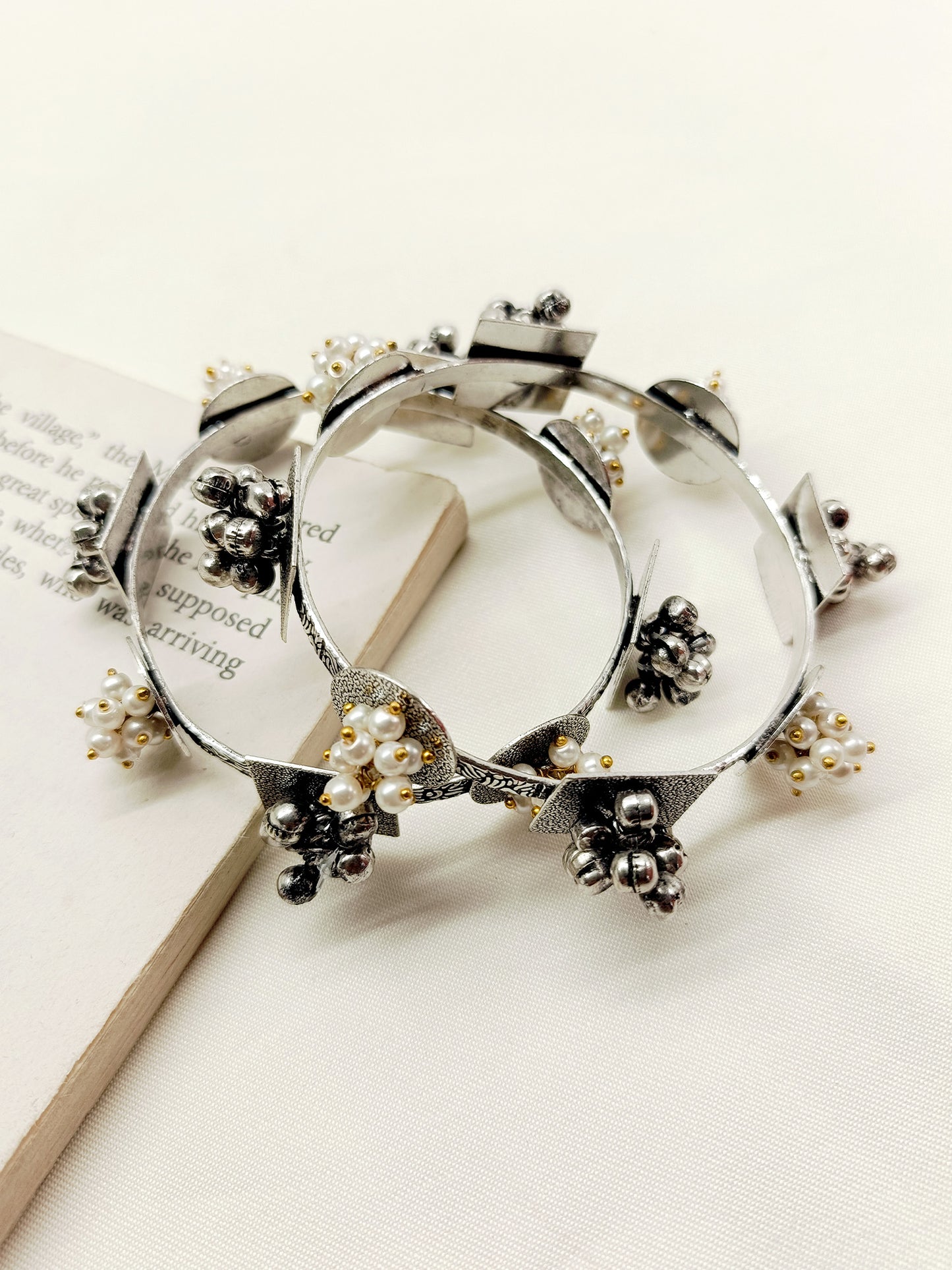 Shyla Cream Oxidized Bangle