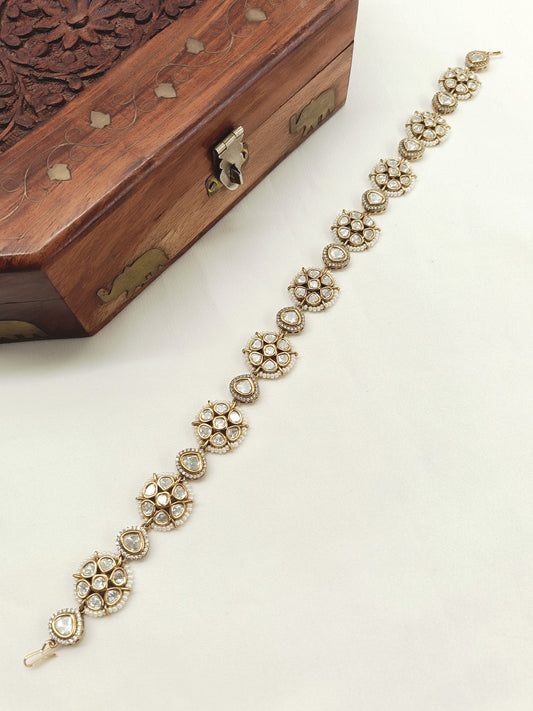 Jigisha White Kundan Sheeshpatti