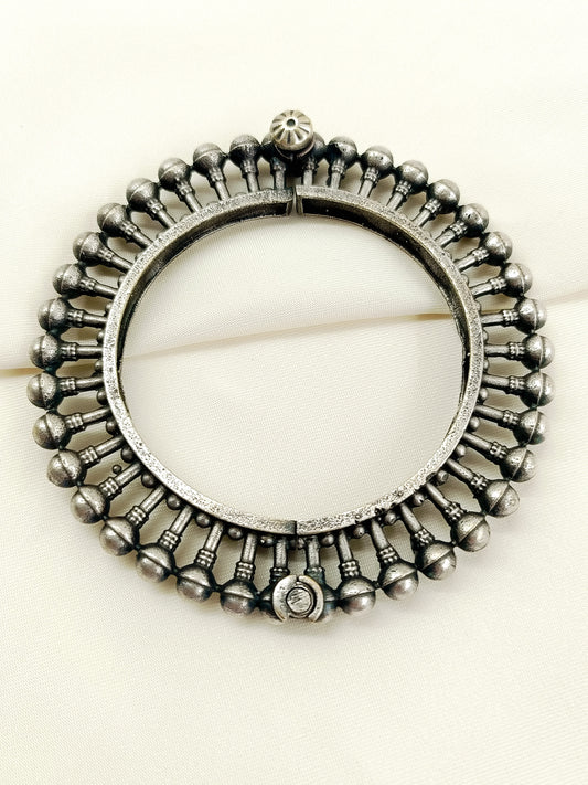 Durva Plain Oxidized Bangle