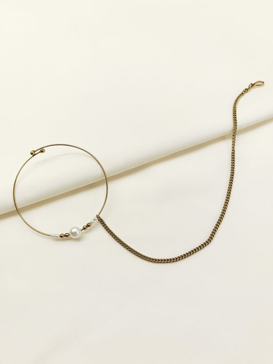 Riyanshika White Pearl Antique Nath