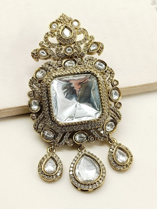 Kiyansh White Men's Brooch