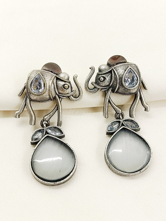 Sampriti Grey Oxidized Earring