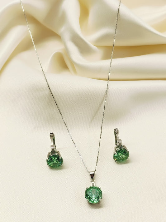 Kasni Green 92.5 Silver Peridot Gemstone Pendant Set