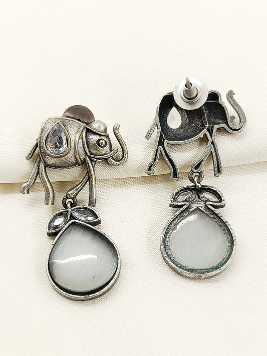 Sampriti Grey Oxidized Earring