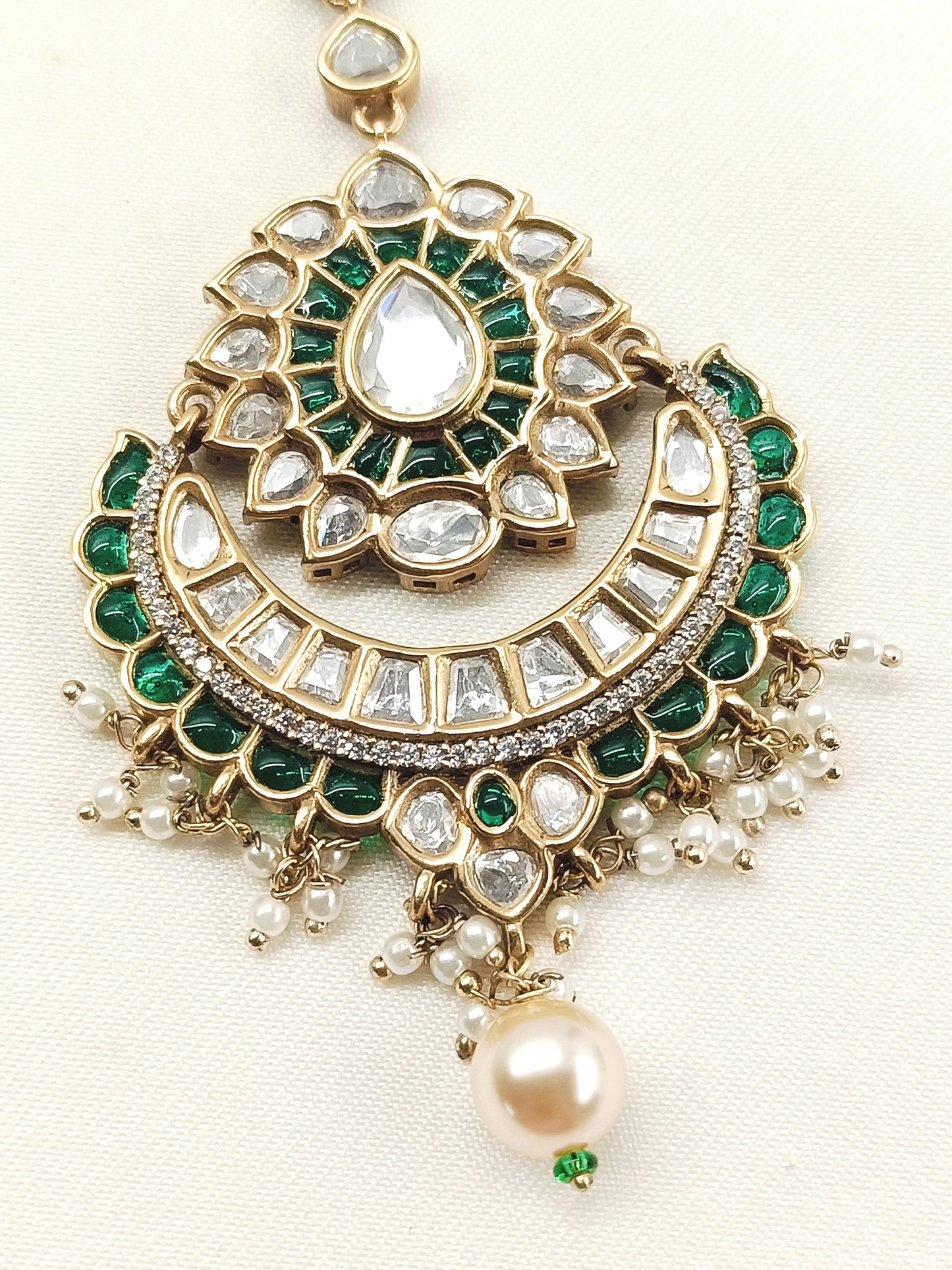 Madhushi Green Kundan Teeka
