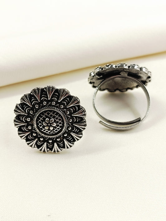 Subhashree Silver Oxidized Round Toe Ring Pair