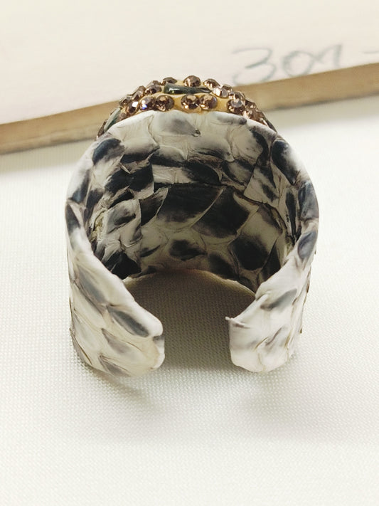 Oshin White Western Finger Ring