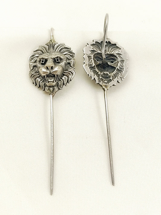 Nil Men’s Oxidized Silver Lion Head Earcuffs