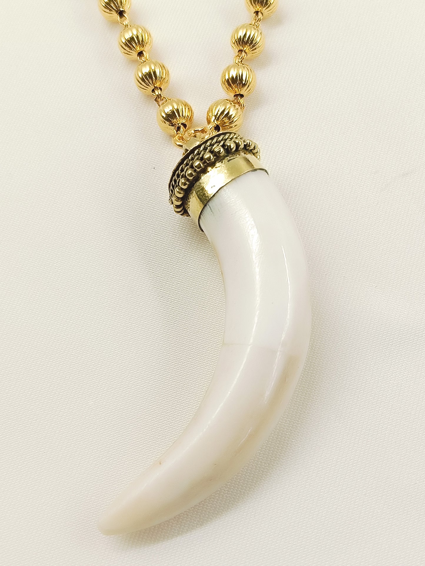 Pranyan White Bone Men's Neckpiece