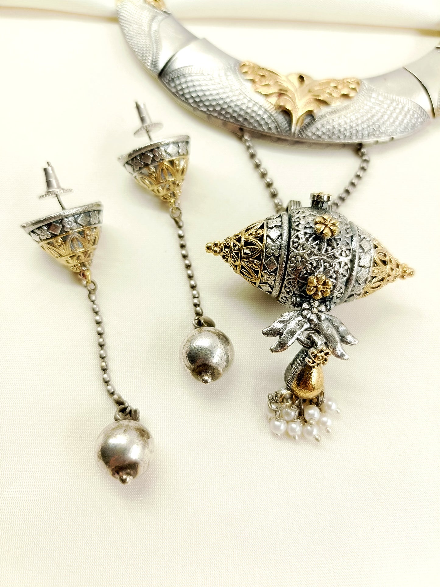 Julie Two Tone Oxidized Necklace Set