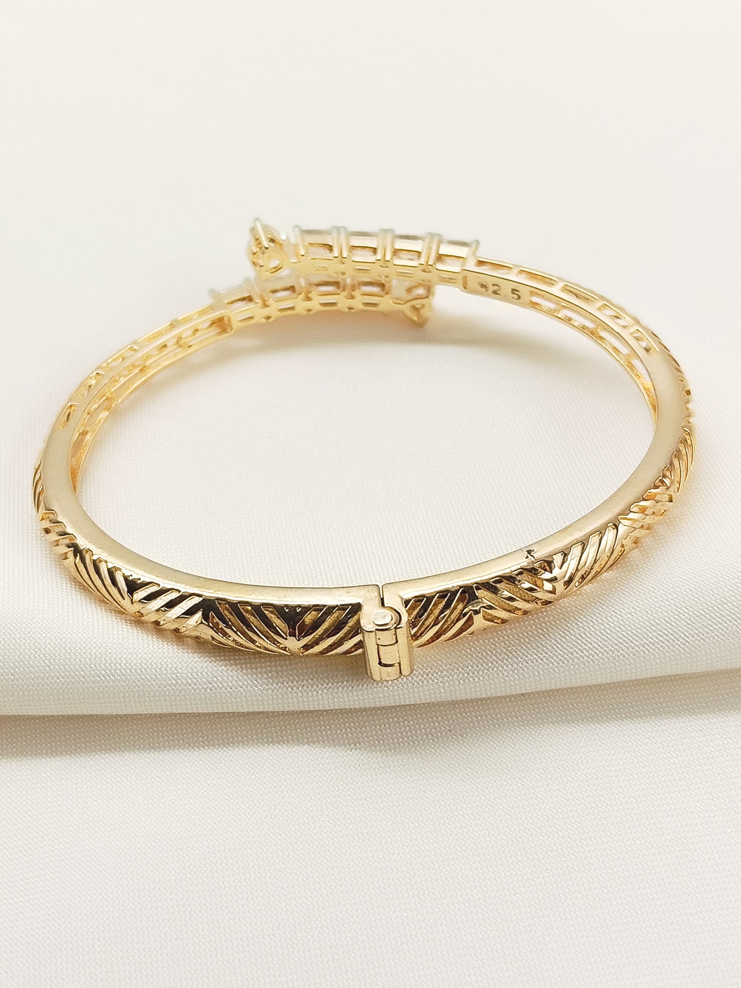 Erisha 92.5 Silver Swarovski Stone Bracelet