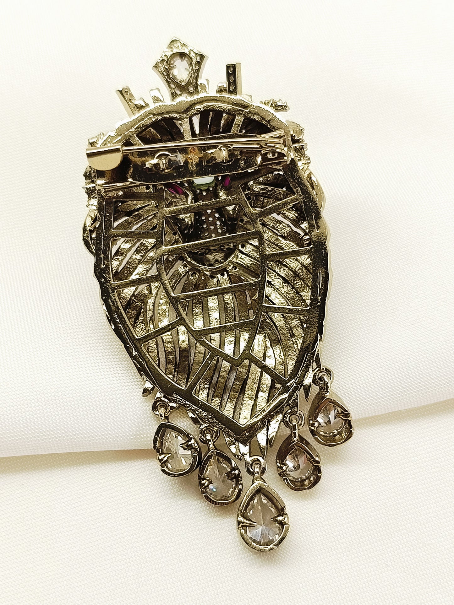 Aarnav Mint Green Lion Brooch
