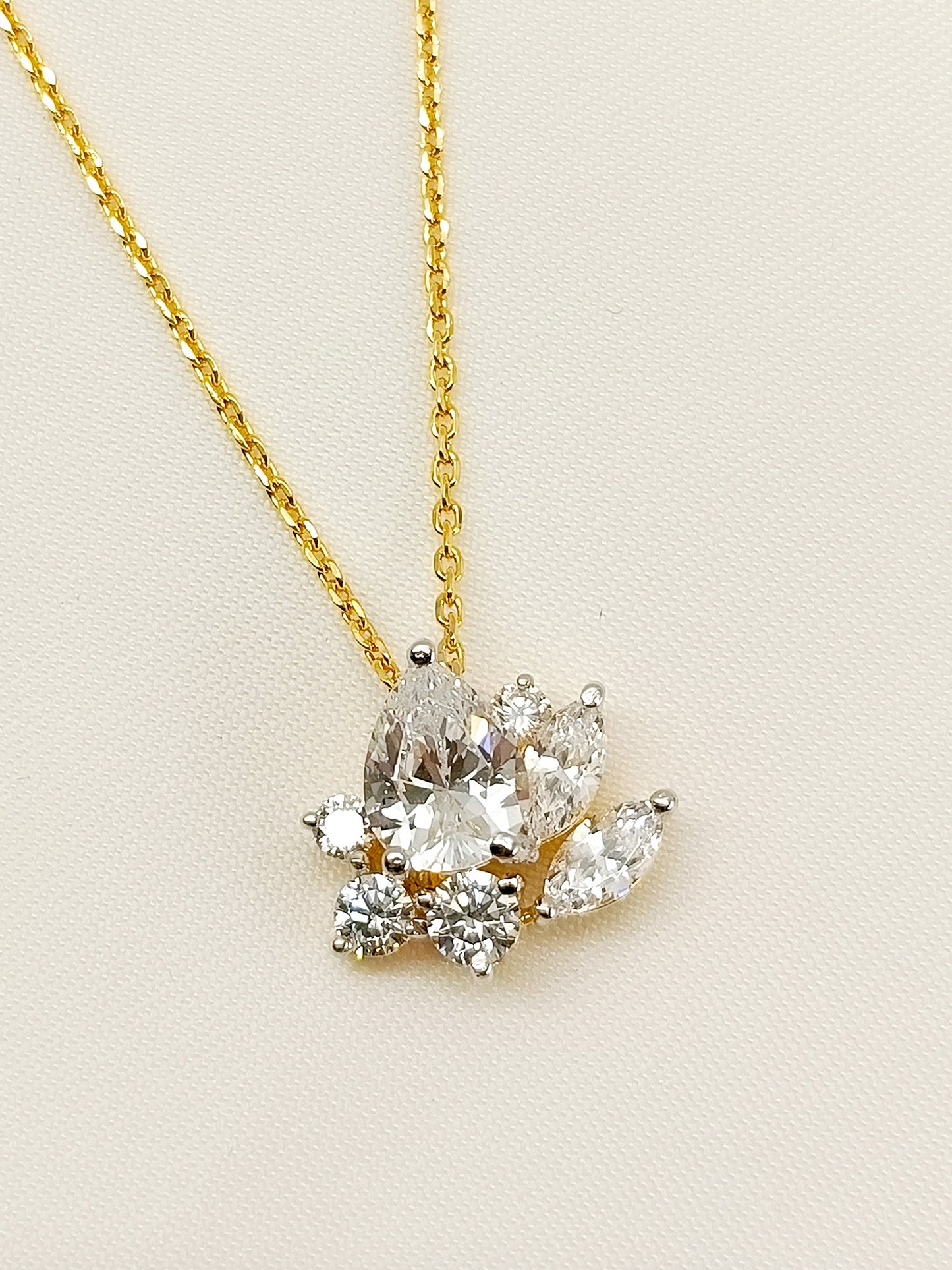 Meet 92.5 Silver Swarovski Stone Pendal