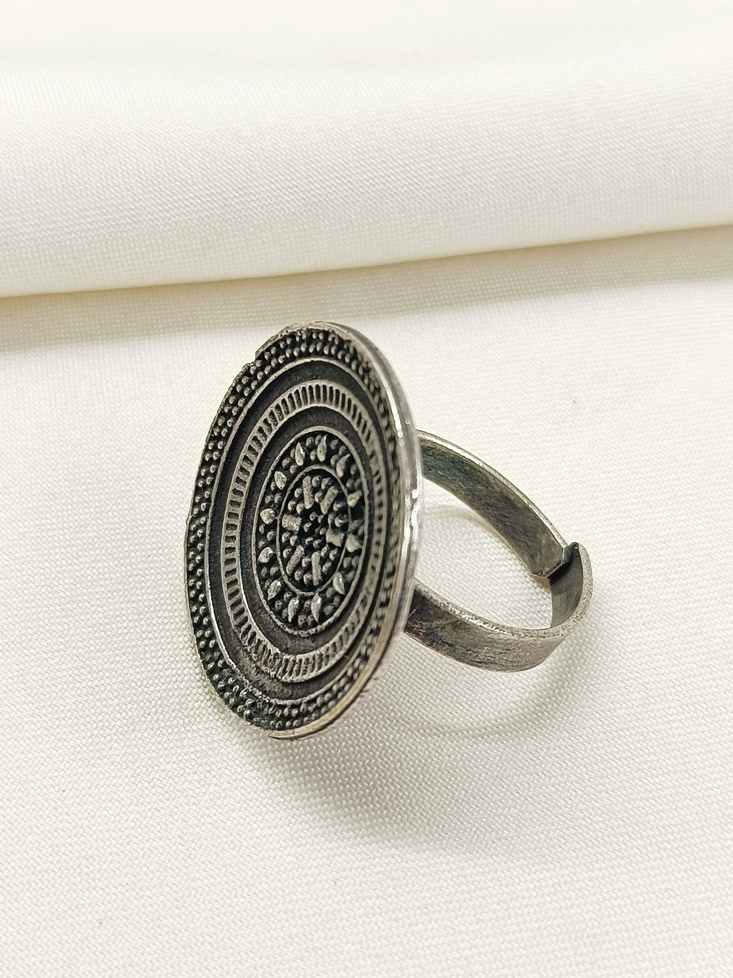 Emi Plain Oxidized Finger Ring