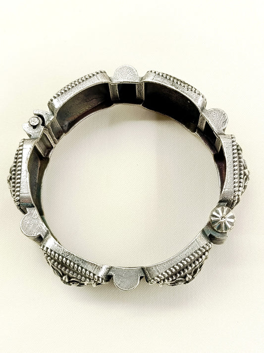 Tarini Plain Oxidized Kada