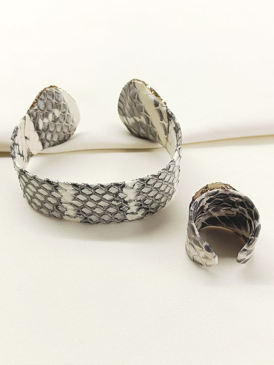 Veena White Western Bracelet With Finger Ring