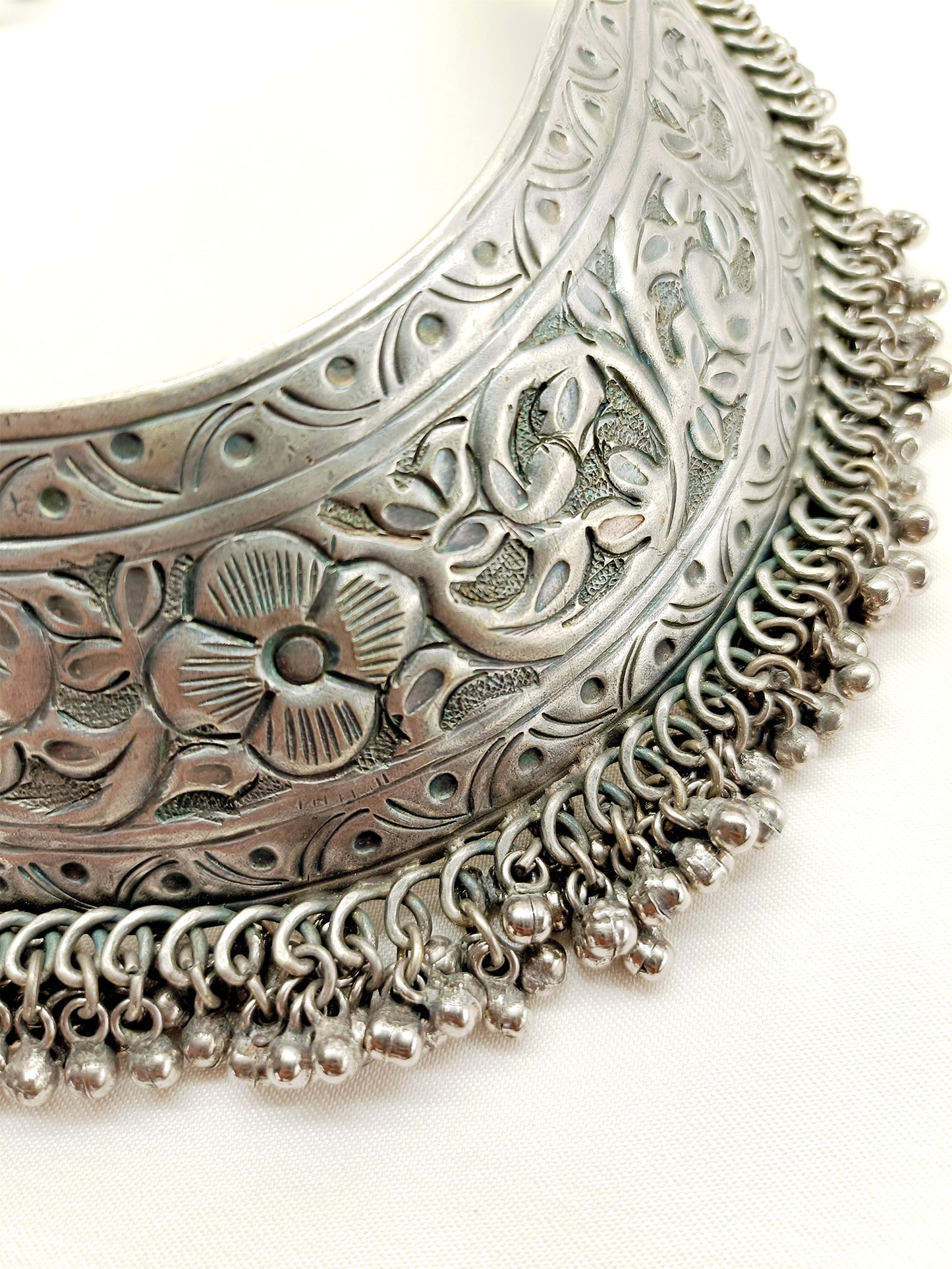 Hunar German Silver Men's Neckpiece