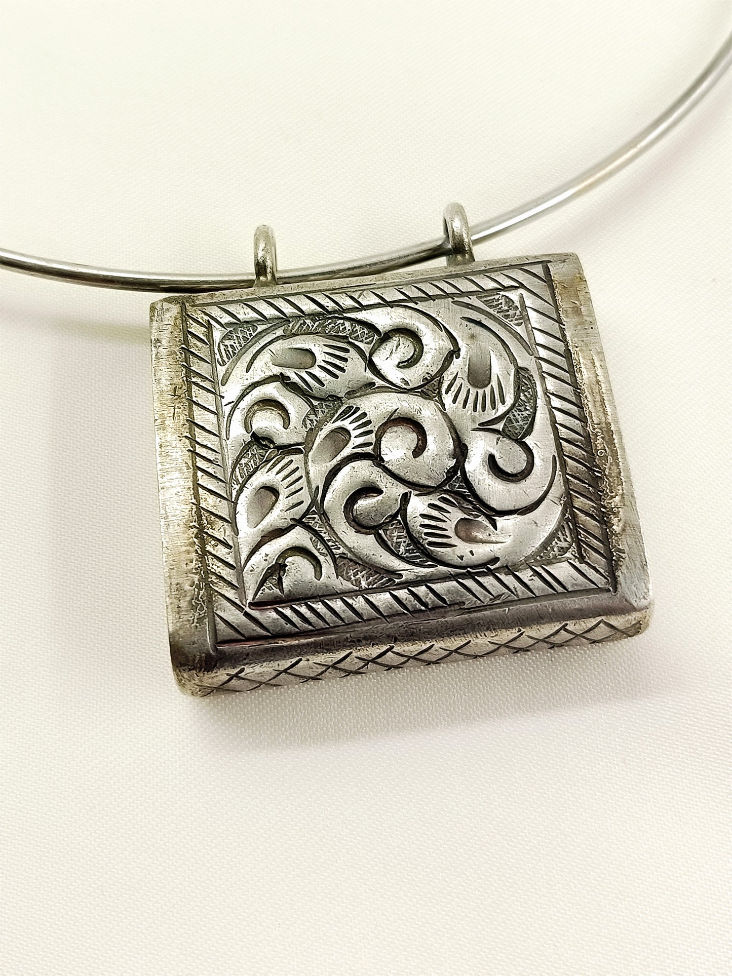 Shadhvik Plain Men's Oxidized Hasli Styled Neckpiece
