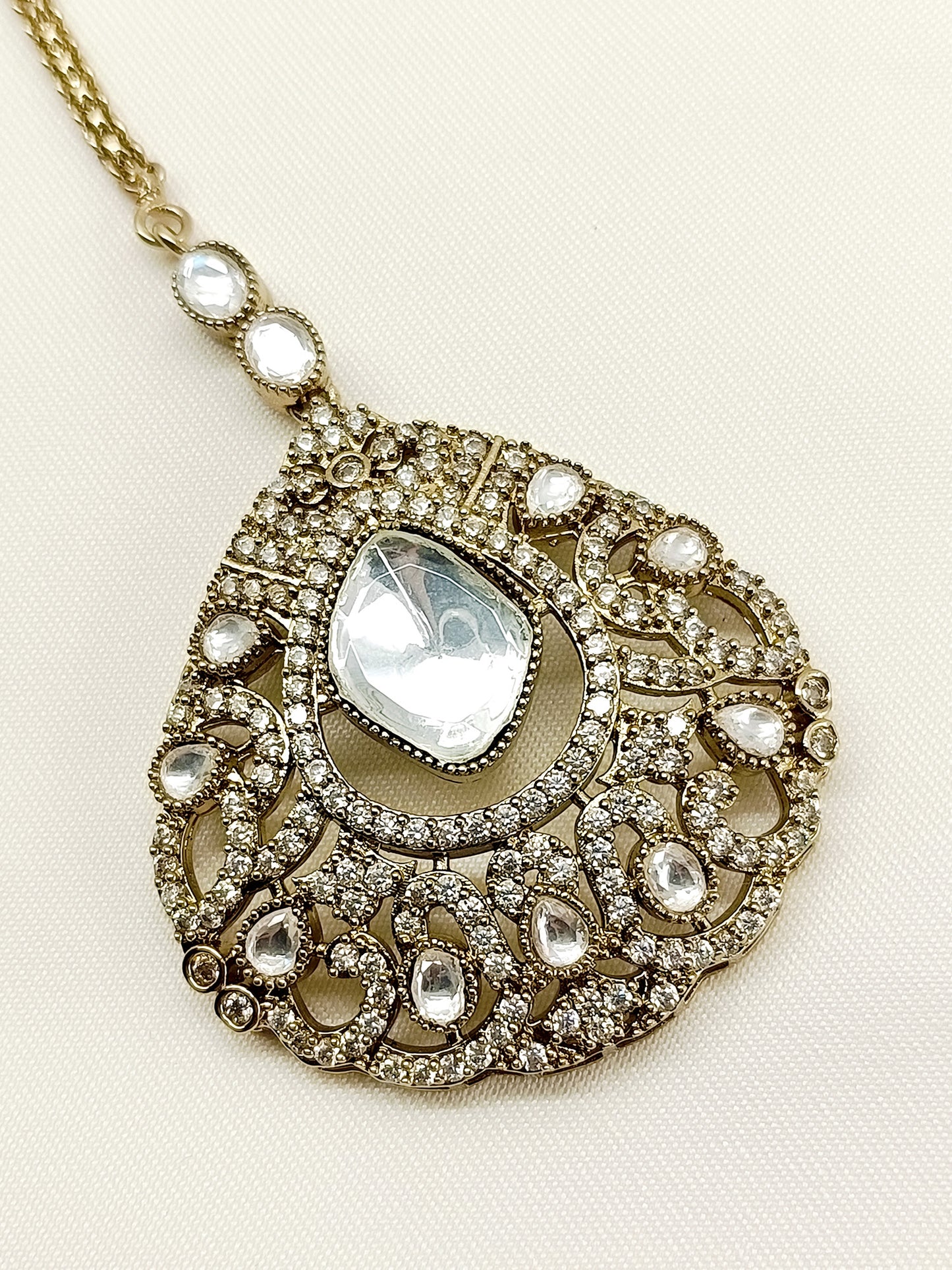 Rumanya White Victorian Teeka