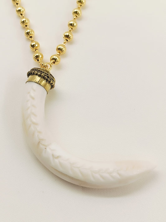 Rumayna White Bone Neckpiece