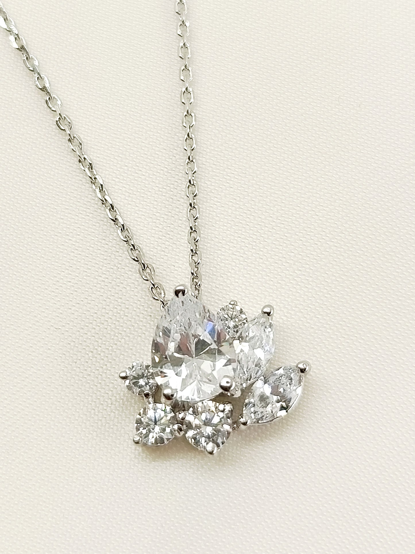 Moni 92.5 Silver Swarovski Stone Pendal