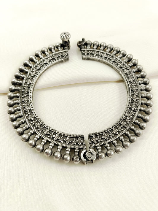 Dyuthi Plain Oxidized Bangle