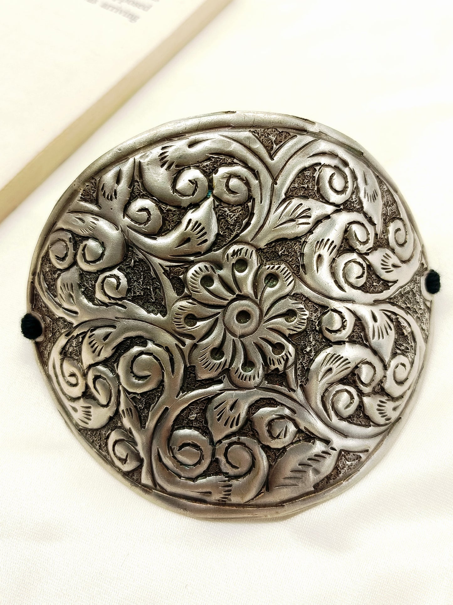 Shalesh Plain Oxidised Floral Carved Men's Bajubandh