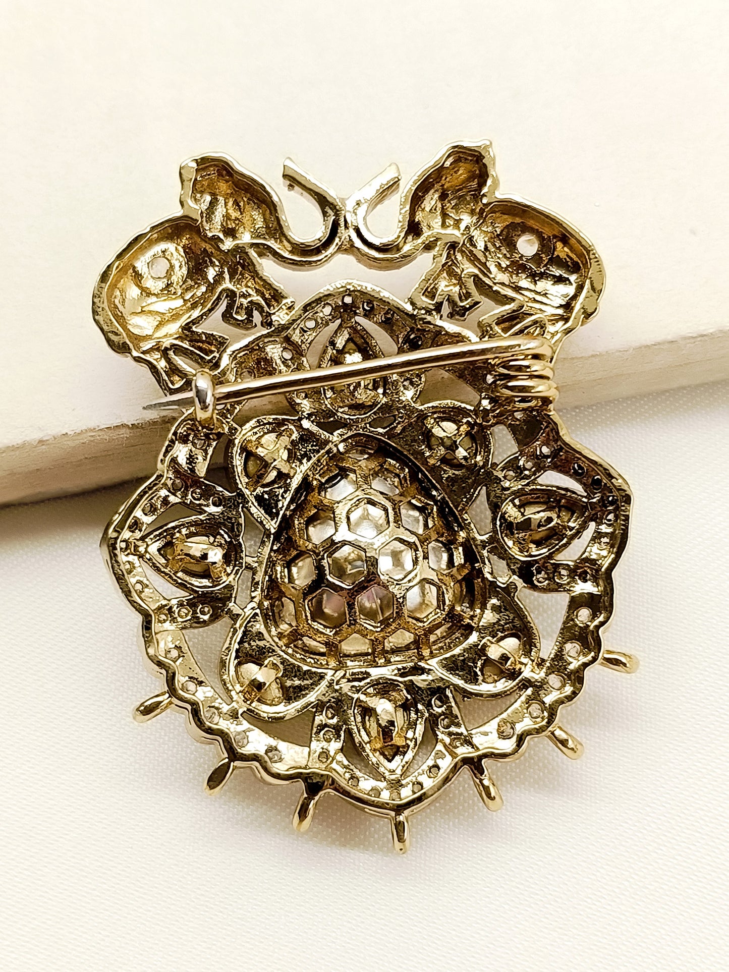 Jayvesh White Men's Brooch