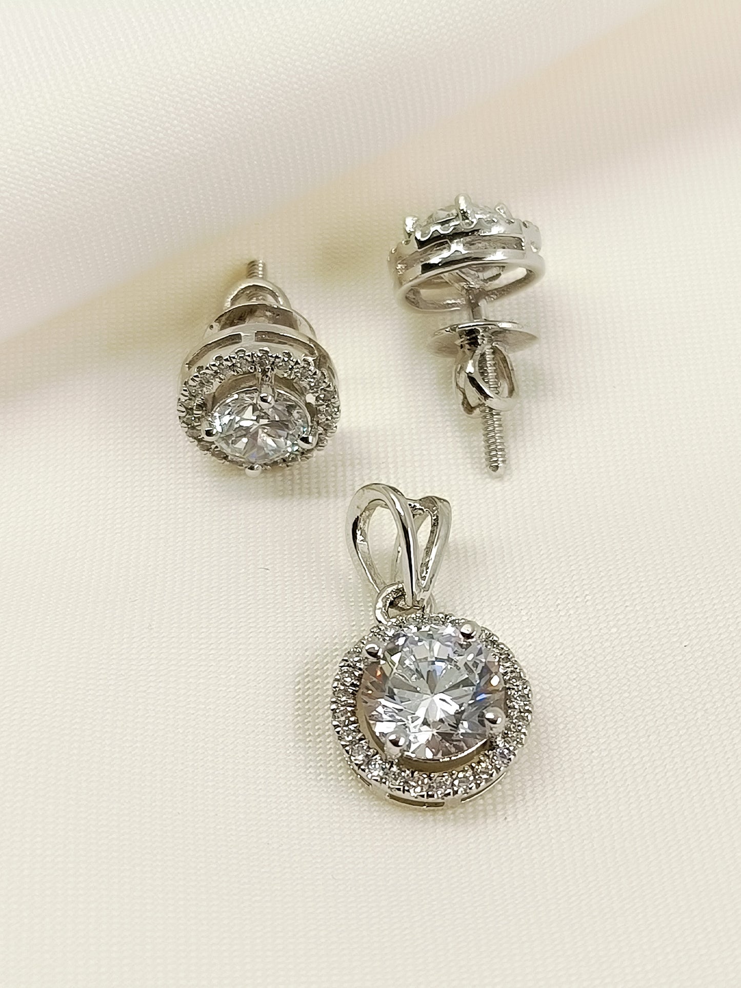 Inaya 92.5 Silver Swarovski Stone Pendant Set