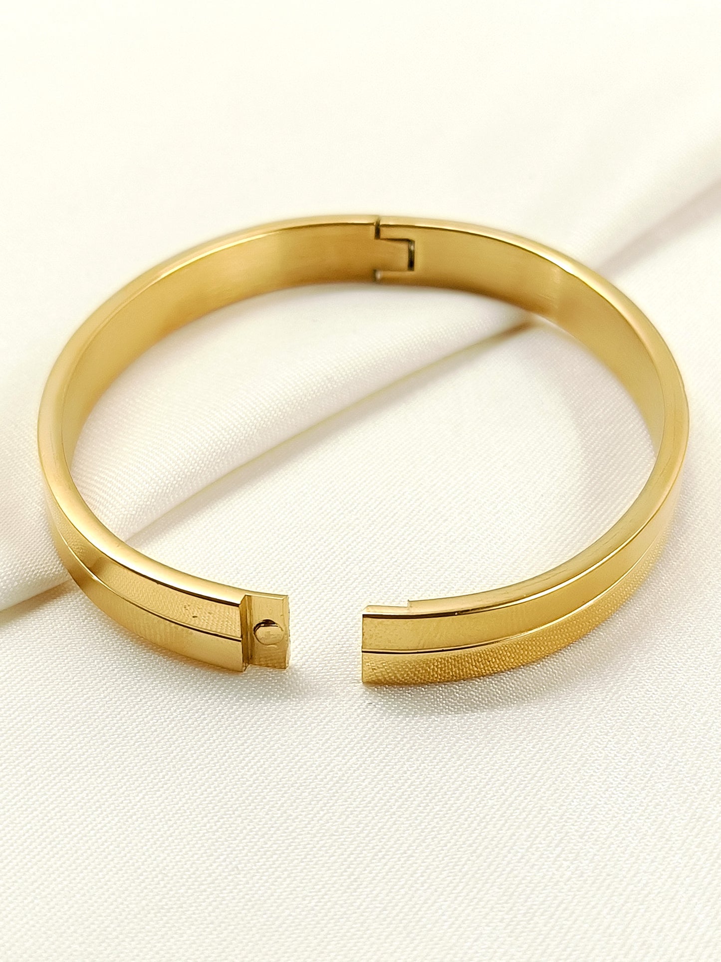 Aryen Golden Men's Bracelet