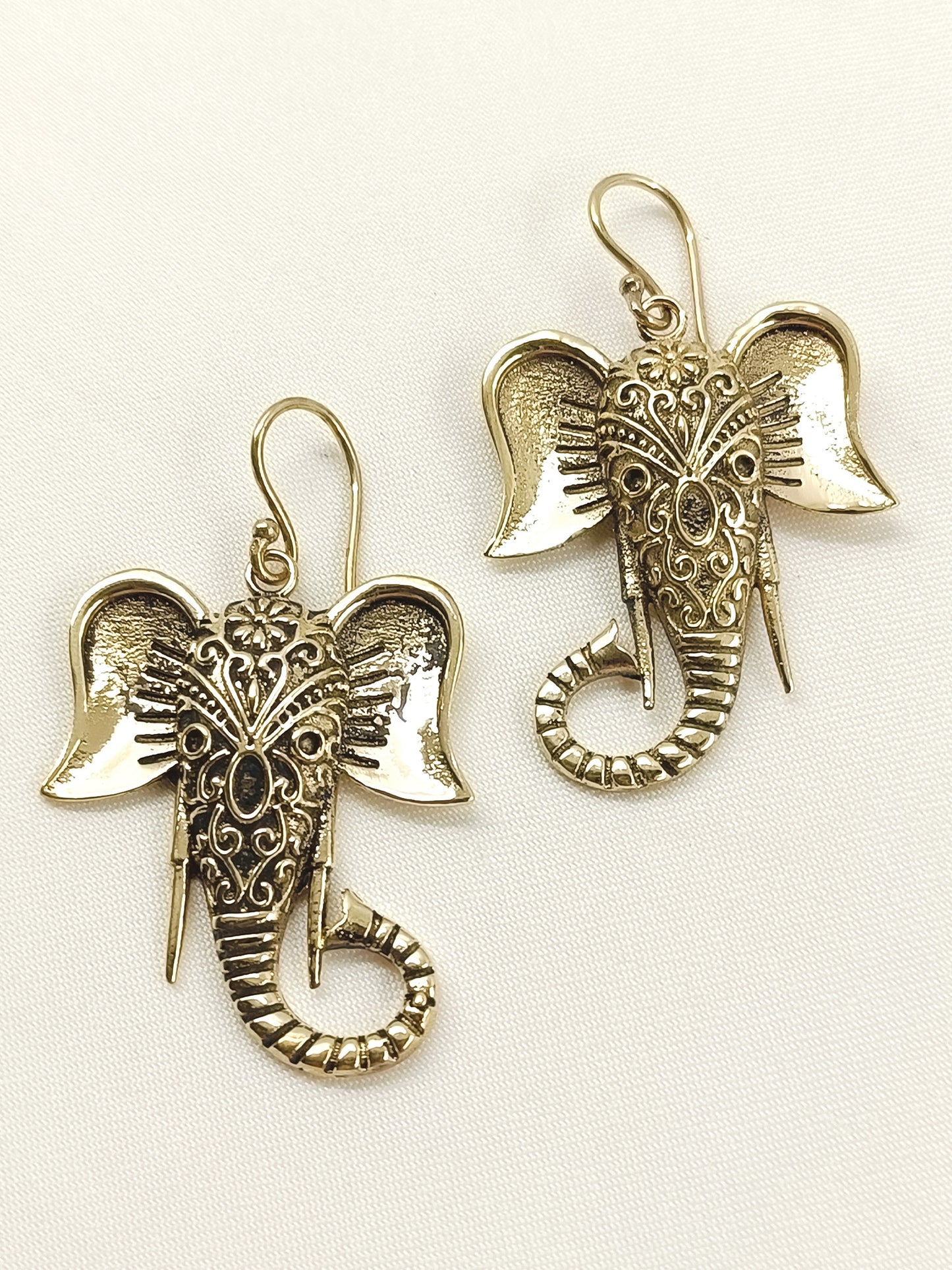 Vaishvi Golden Men's Earrings