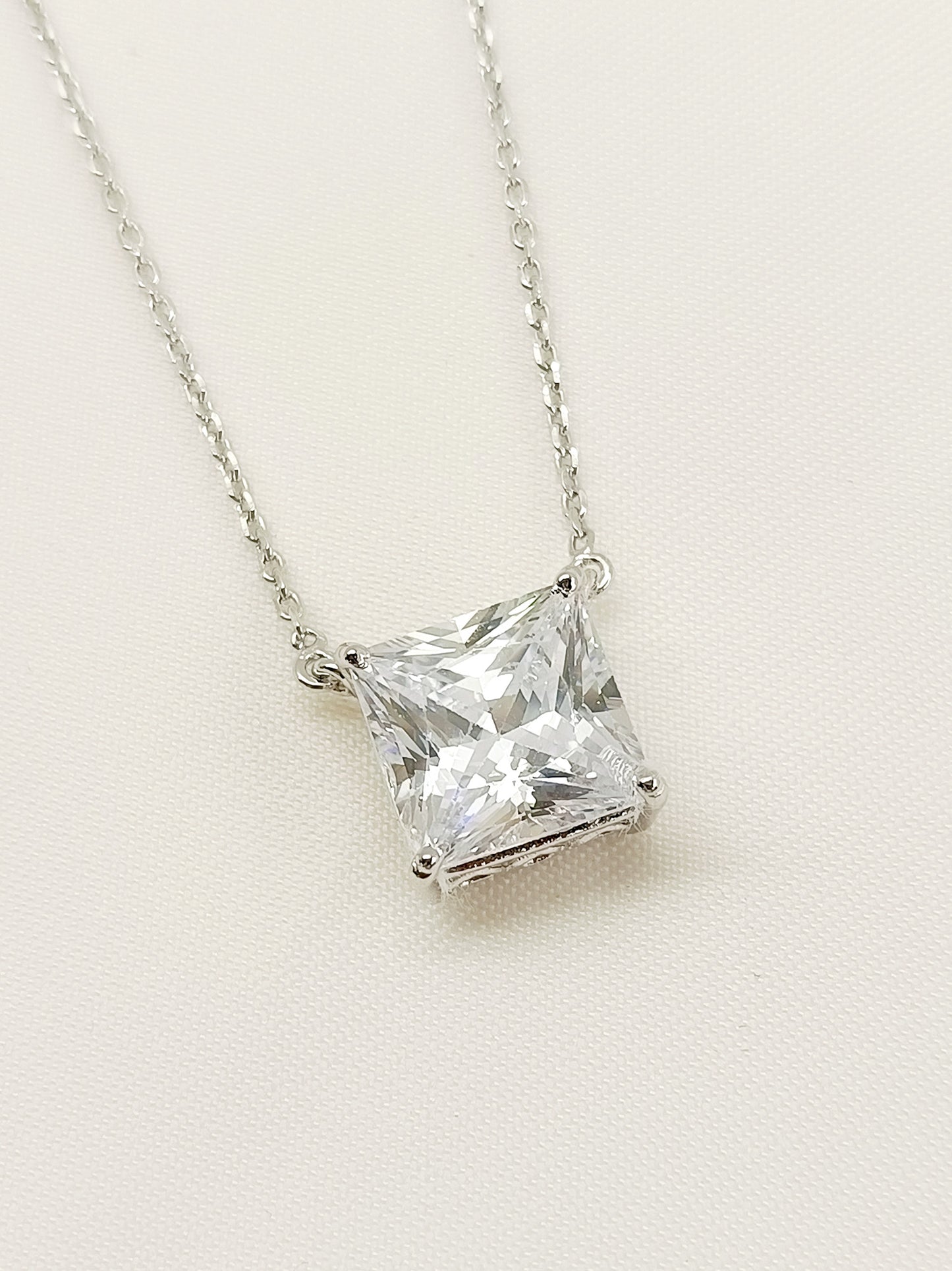 Amkika 92.5 Silver Swarovski Stone Pendal