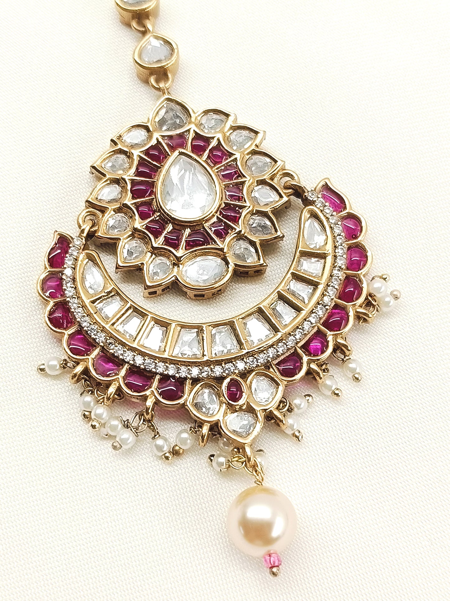 Roopali Ruby Kundan Teeka