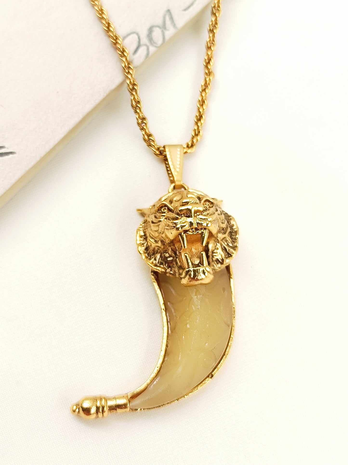 Aarun Golden Tiger Claw Men's Neckpiece