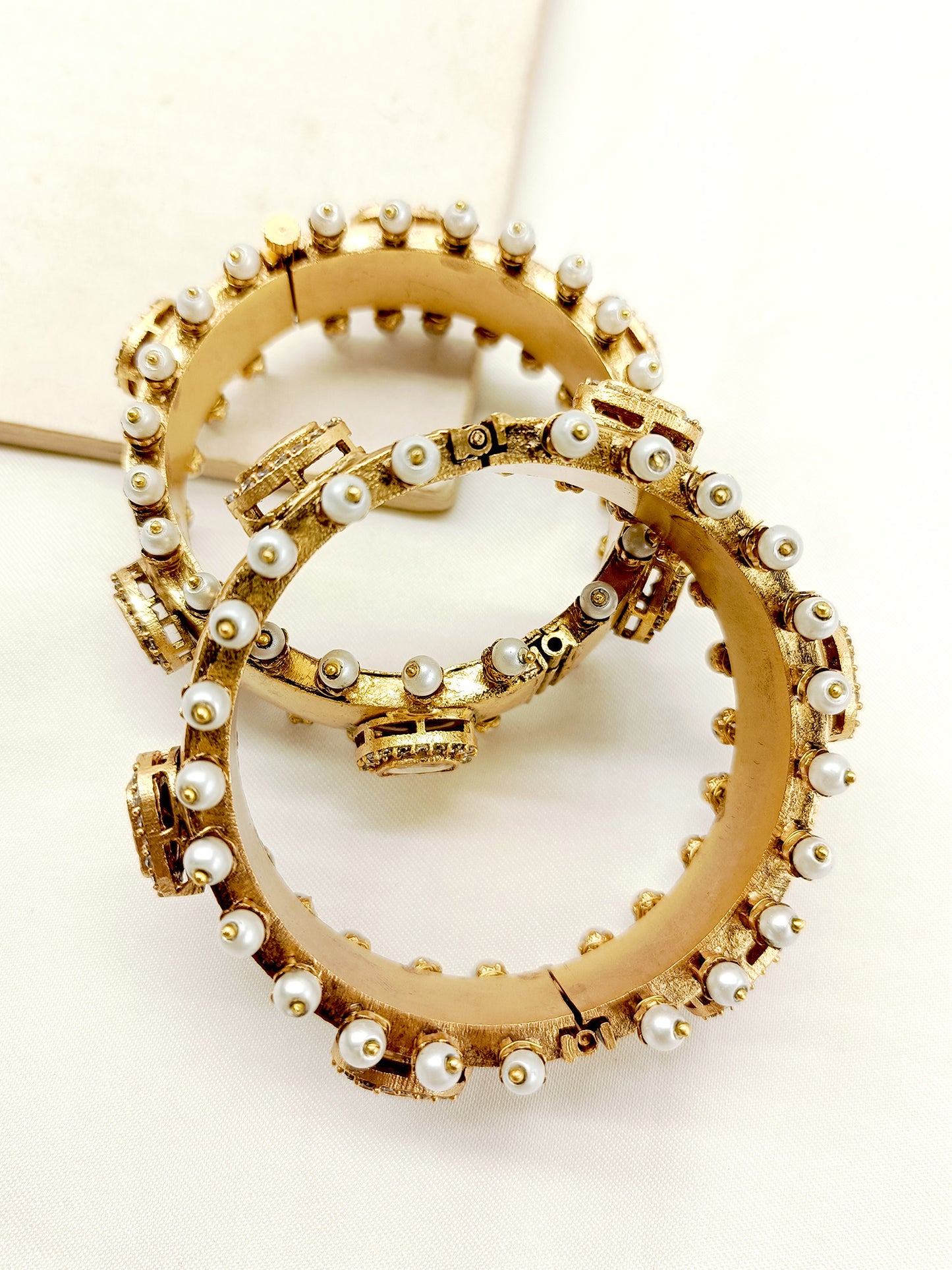 Akahi Kundan Bangle Set Of 2