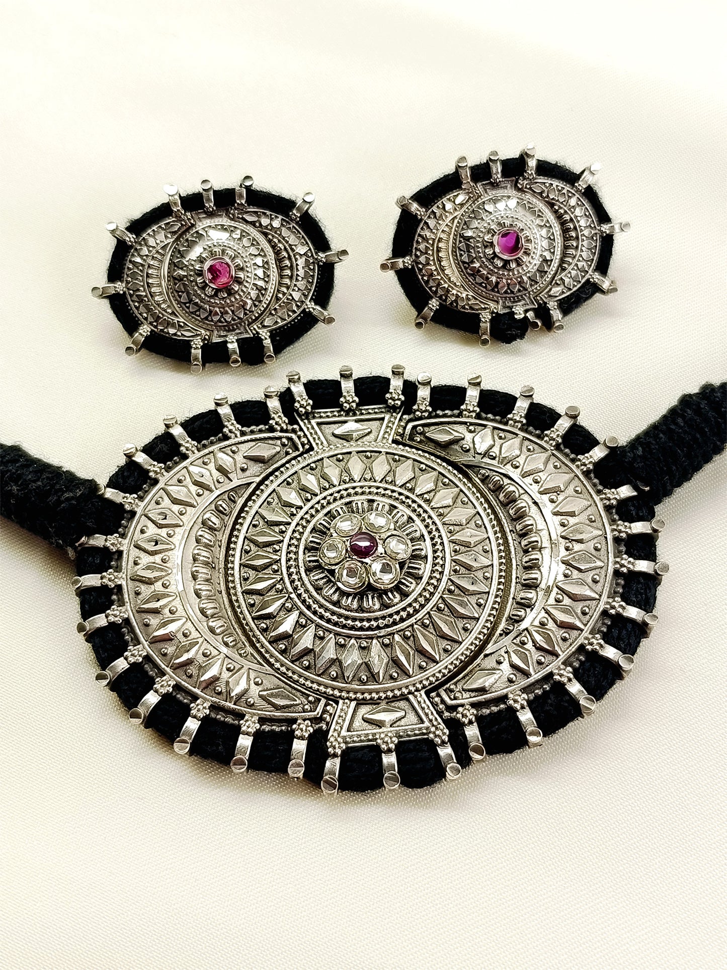 Aatmaja White Oxidized Choker Set
