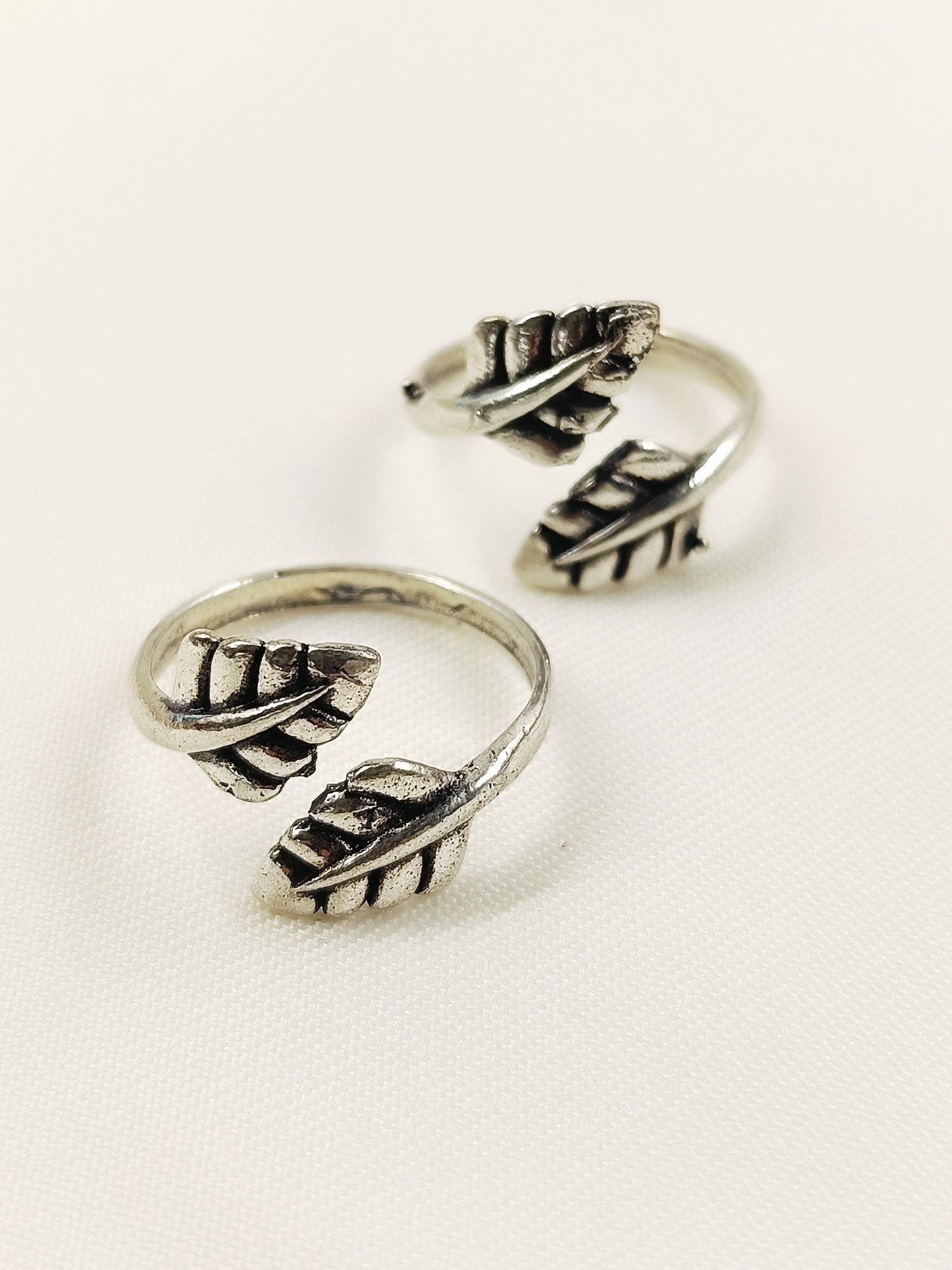 Vania Silver Oxidized Dual Leaf Toe Ring Pair