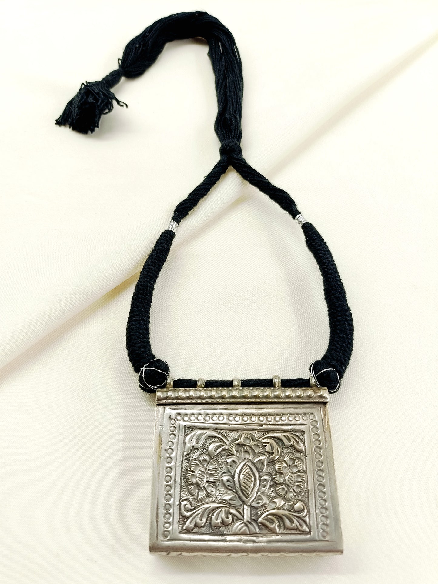 Aryavir Black Men's Neckpiece
