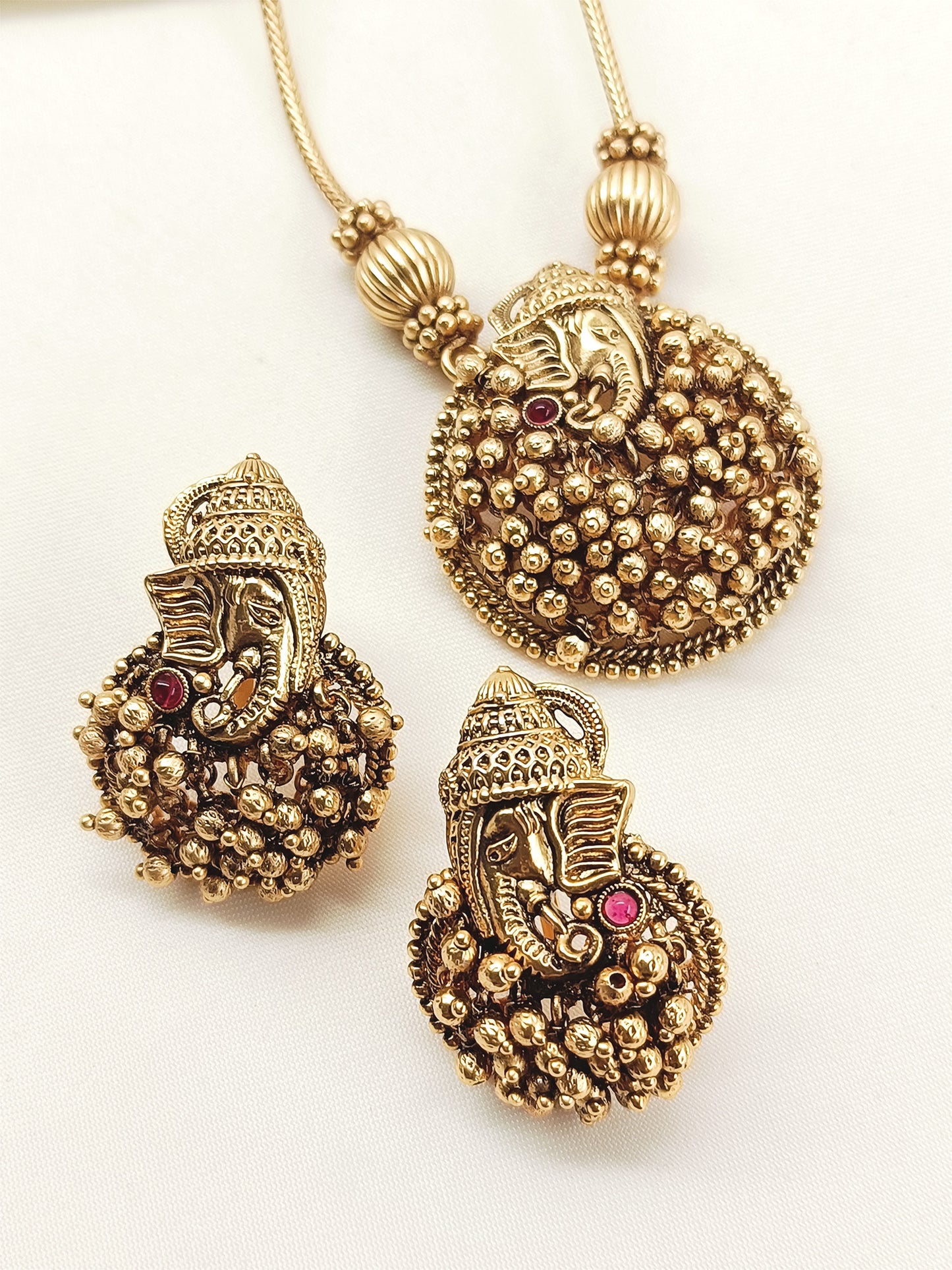 Pratiksha Plain Antique Pendant Set
