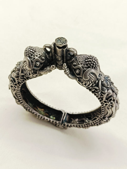 Clevra Plain Elephant Oxidized Kada
