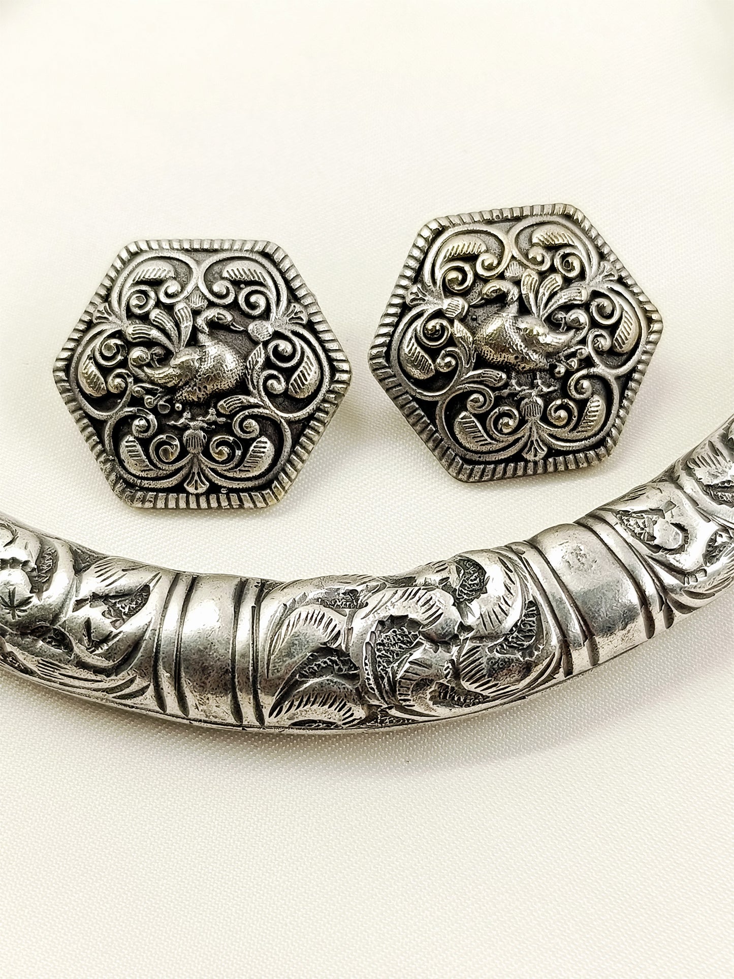 Husna Maroon Tribal Oxidized Hasli Choker Set