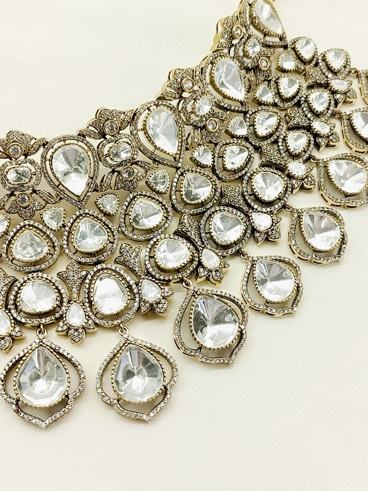 Geetanjali White Victorian Set