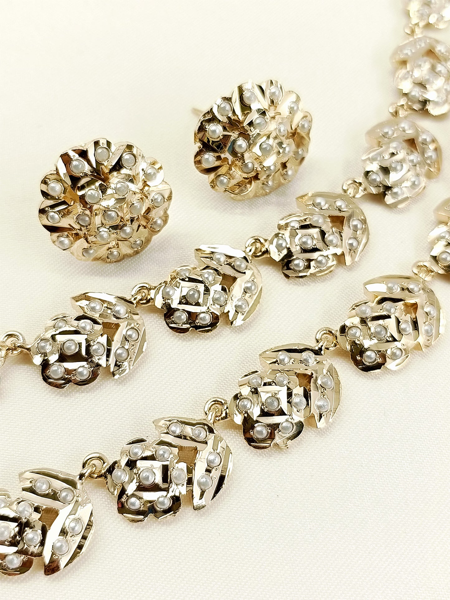 Aashritha White Pearl Jadau Necklace Set