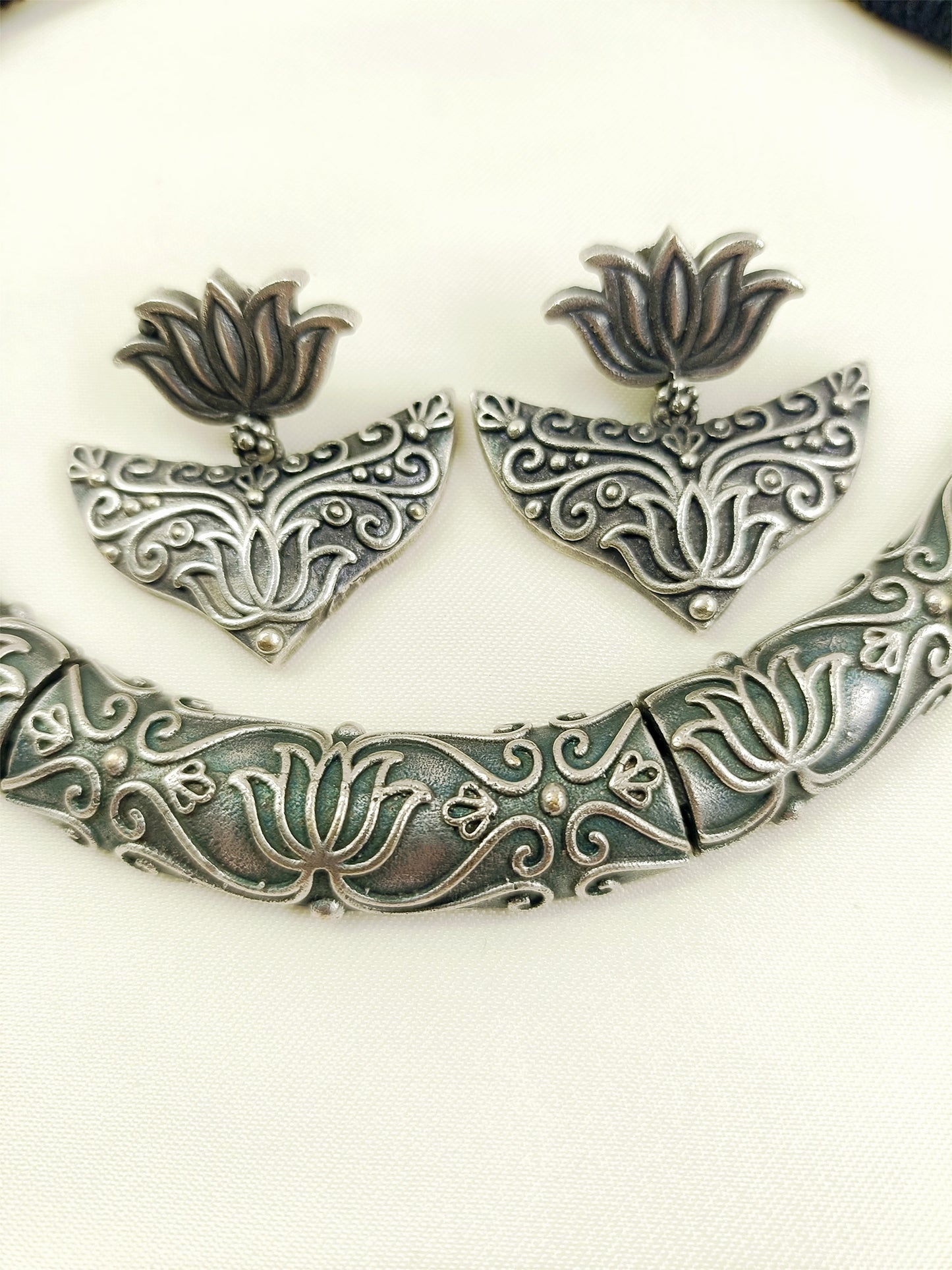 Firaki Plain Lotus Oxidized Choker Set